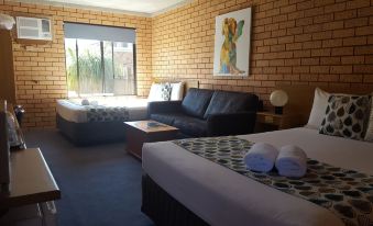 Royal Palms Motor Inn