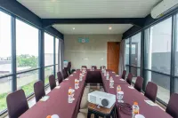 Summerville Hotel & Coffee Shop Hotels in Majalengka