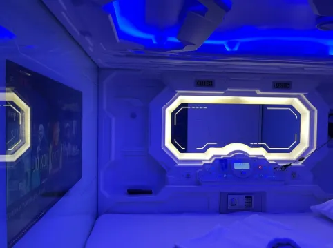 Bmax Spacepods