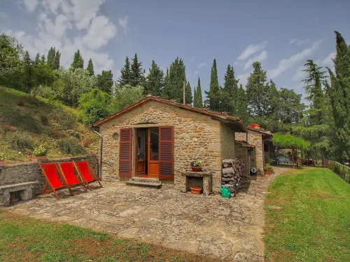 Detached Cottage with Swimming Pool - Wifi