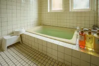 Lodge Kent - Hot Tub