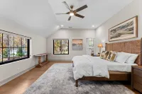 The Grand on Greenbay-7 Bedrooms Sleeps 20 Modern New Build