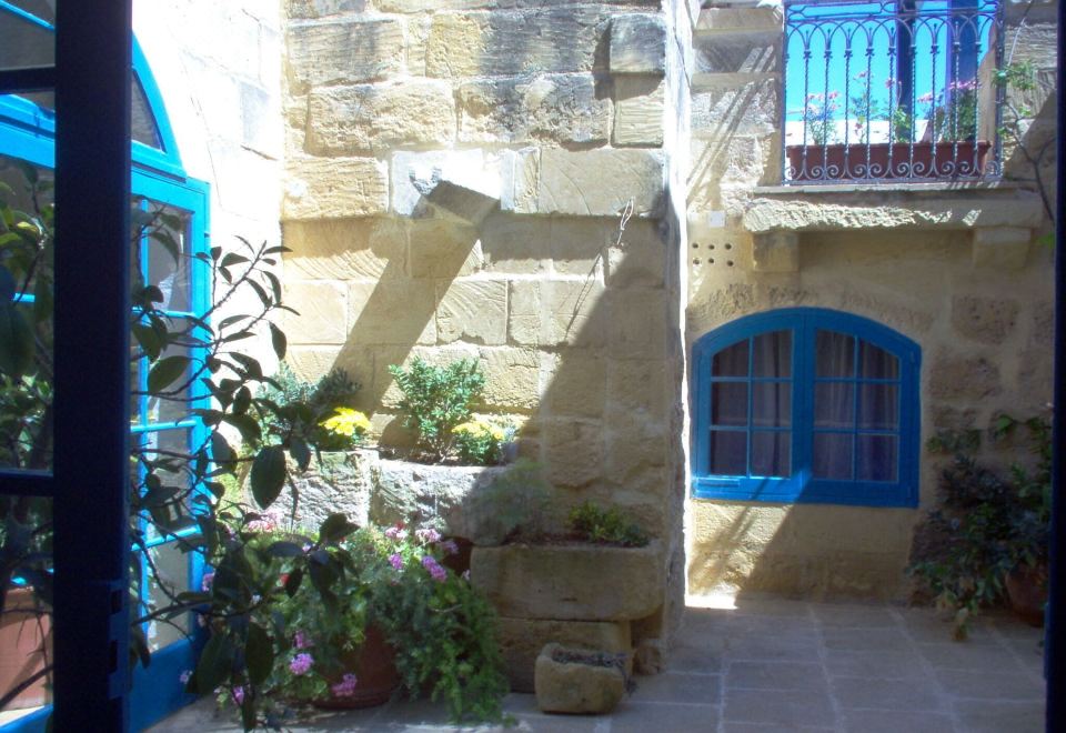 Hotel Spacious &comfortable, traditional villa- large private pool, terraces & views, Exterior, Garden