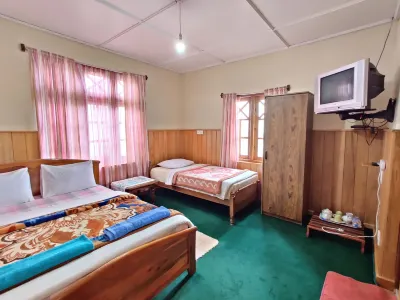 Carnation rest Hotel dekat Pedro Tea Factory