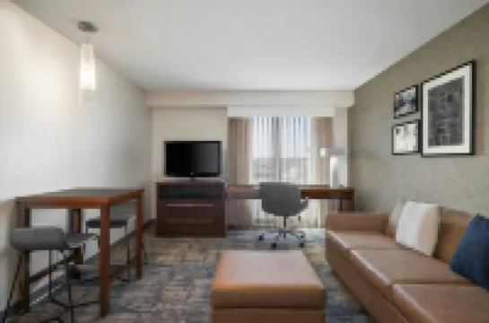 เรสซิเดนซ์อินน์ แชมเปญ