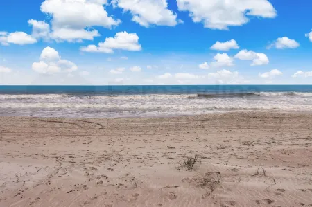 Magnificent Modern Beach House with Ocean View from All Rooms by RedAwning Отели рядом с достопримечательностью «Amelia Island Lighthouse»