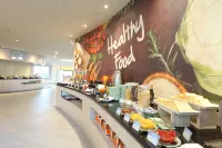 Harris Hotel & Conventions Ciumbuleuit - Bandung - breakfast