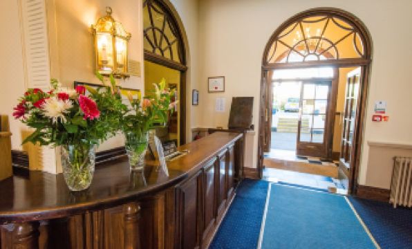 Abbey Lawn Hotel - Housity