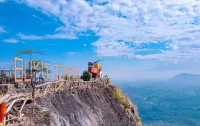 Camping Ground Bukit Tompak - Bed and Breakfasts