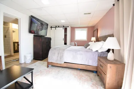 Spacious and private! Connected to the internet to keep in touch with... Отели рядом с достопримечательностью «Парк штата Черри Крик»