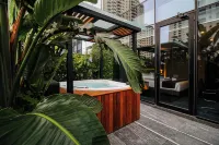 Quartz Hotel & Spa - Bathtub