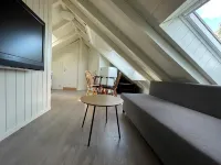 Stunning Hilltop Nest Unparalleled Views at Bnb Ap 17