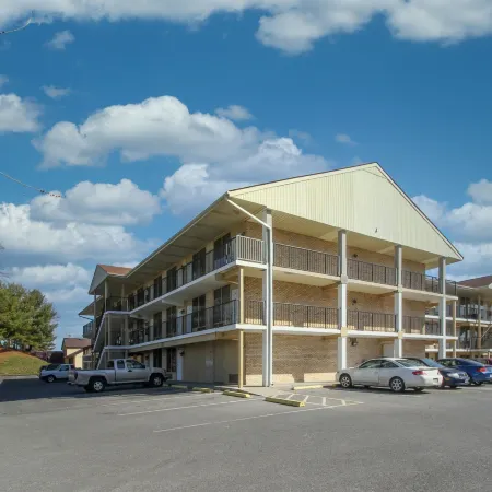 APM Inn and Suites