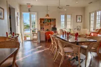 The Sandpiper Inn & Cottages Hotels in Schooner Bay