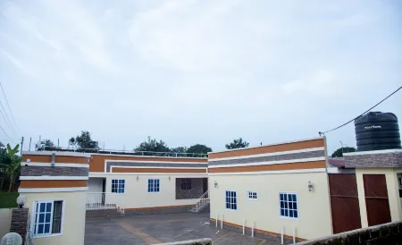 BryMac Hotel Отели в г. Кофоридуа