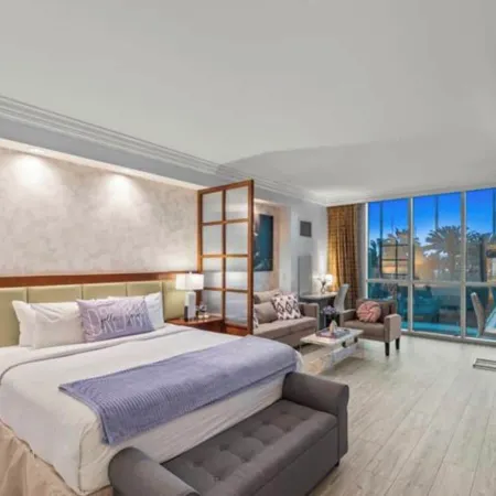 The Deuce's Wild at Signature Hotel