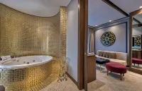 Ramada Plaza by Wyndham Trabzon - Bathtub