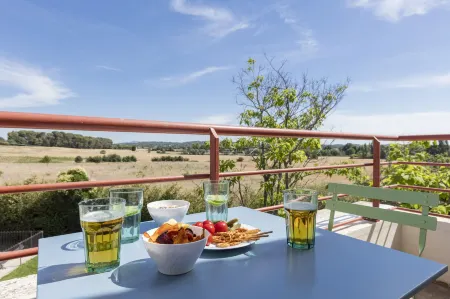 Garden & City Aix En Provence - Puyricard Отели рядом с достопримечательностью «Le Village des Automates»