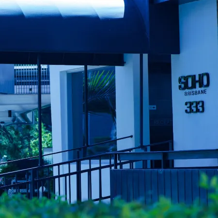 Soho Brisbane Отели рядом с достопримечательностью «Кастом Хаус»