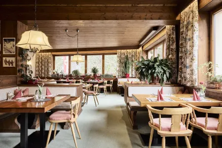 "Quality Hosts Arlberg Hotel Garni Mössmer"