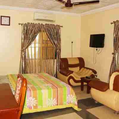 Green Park Hotel and Suites Rooms