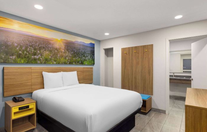 Days Inn by Wyndham Bakersfield