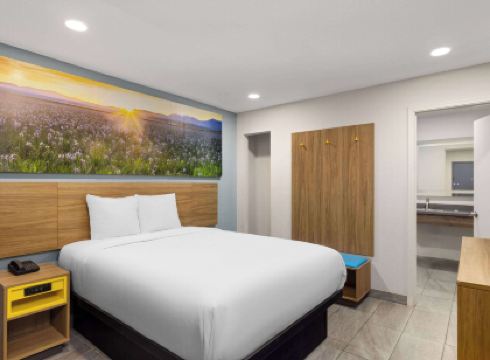 Days Inn by Wyndham Bakersfield