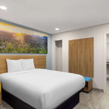 Days Inn by Wyndham Bakersfield