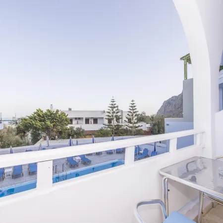 Blue Waves Suites & Apartments