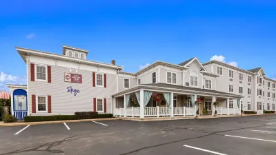 Best Western Plus Lawnfield Inn  Suites Các khách sạn ở Mentor