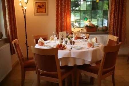 Rixbecker Alpen - Hotel Koch Отели рядом с достопримечательностью «Hedwig-Schule»