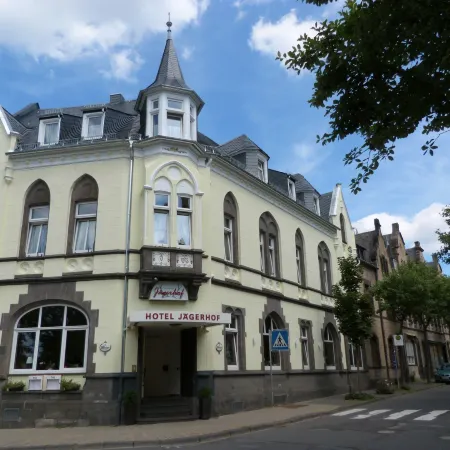 Hotel Jägerhof Отели в г. Майен