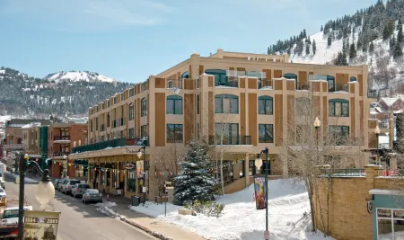 The Caledonian by All Seasons Resort Lodging Отели рядом с достопримечательностью «Дир-Вэлли»