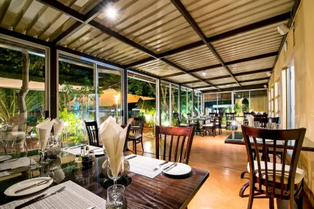 Auas City Hotel Отели в г. Виндхук