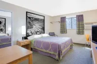 Super 8 by Wyndham Havre - parking