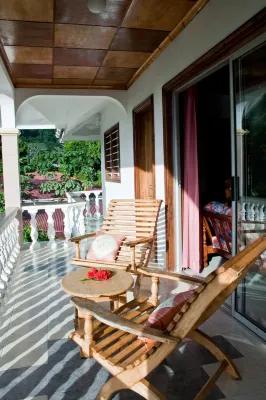 Villa de Roses - Airport Shuttle