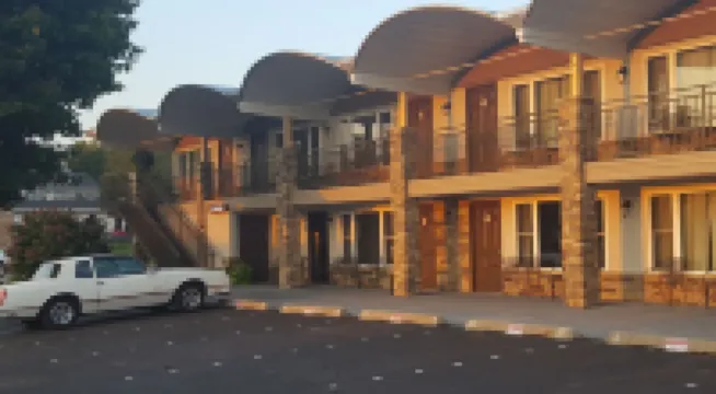 黑鷹套房汽車旅館