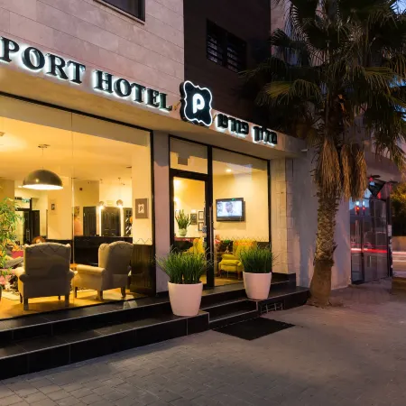 The New Port Hotel TLV Отели рядом с достопримечательностью «Пляж Мецицим»