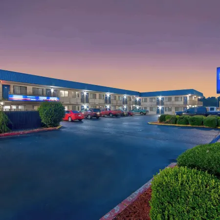 Motel 6 Russellville, AR