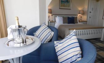 Cullen Bay Hotel