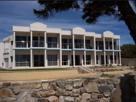 Christies No 1 Esplanade Отели в г. Хакхем