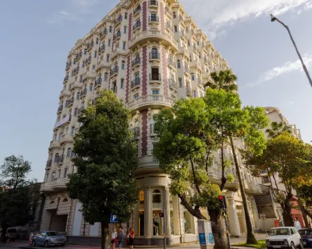 タピス ルージュ デザイン ブティック ホテル バトゥーミのホテル