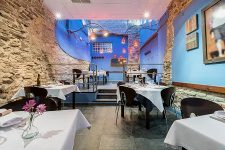 Hotel Cal Llop Отели в г. Эль-Масроч