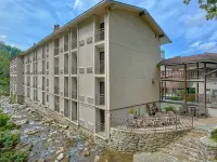 Sidney James Mountain Lodge Hotels near Gatlinburg TN
