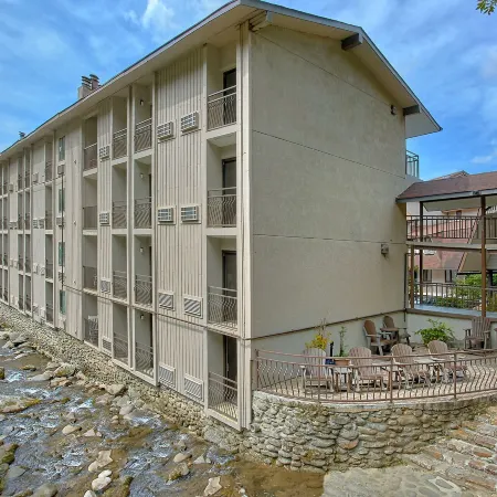 Sidney James Mountain Lodge