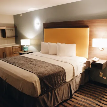 All Seasons Inn & Suites