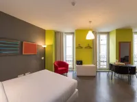 Alfama - Lisbon Lounge Suites Hotels near Castelo