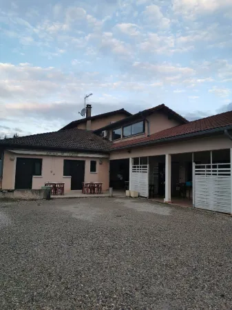 Auberge de l'Europe Отели в г. Сен-Кантен-Фаллавье