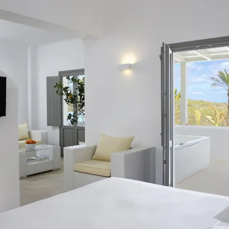 Aurora Luxury Suites Отели рядом с достопримечательностью «Пляж мыса Колумбо»