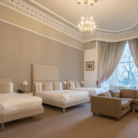 The Belhaven Hotel Отели рядом с достопримечательностью «Больница «Гартнейвел»»